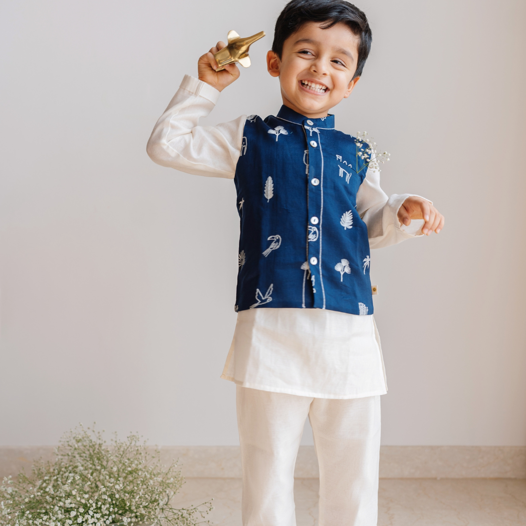 Chanderi Kurta Pyjama & Bandi Set | Embroidered