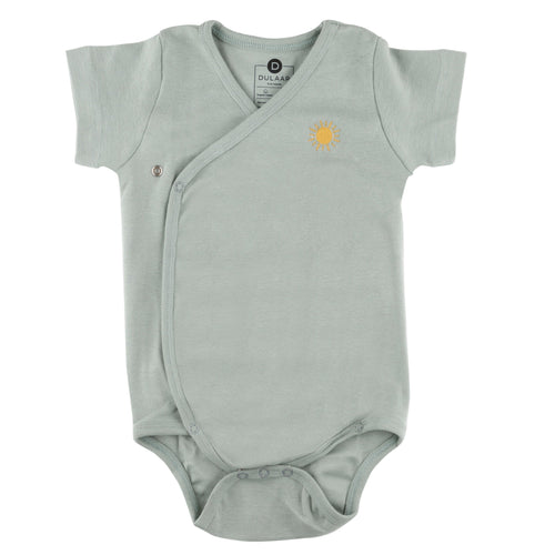 Made of soft, stretchy ribbed fabric, this is great for wearing on its own or layered. The kimono style makes it easy to put on and take off, while looking stylish and staying comfortable. Organic cotton organic muslin premium gift luxury gift sustainable clothes baby clothes baby gift newborn gift birthday gift onesie bodysuit